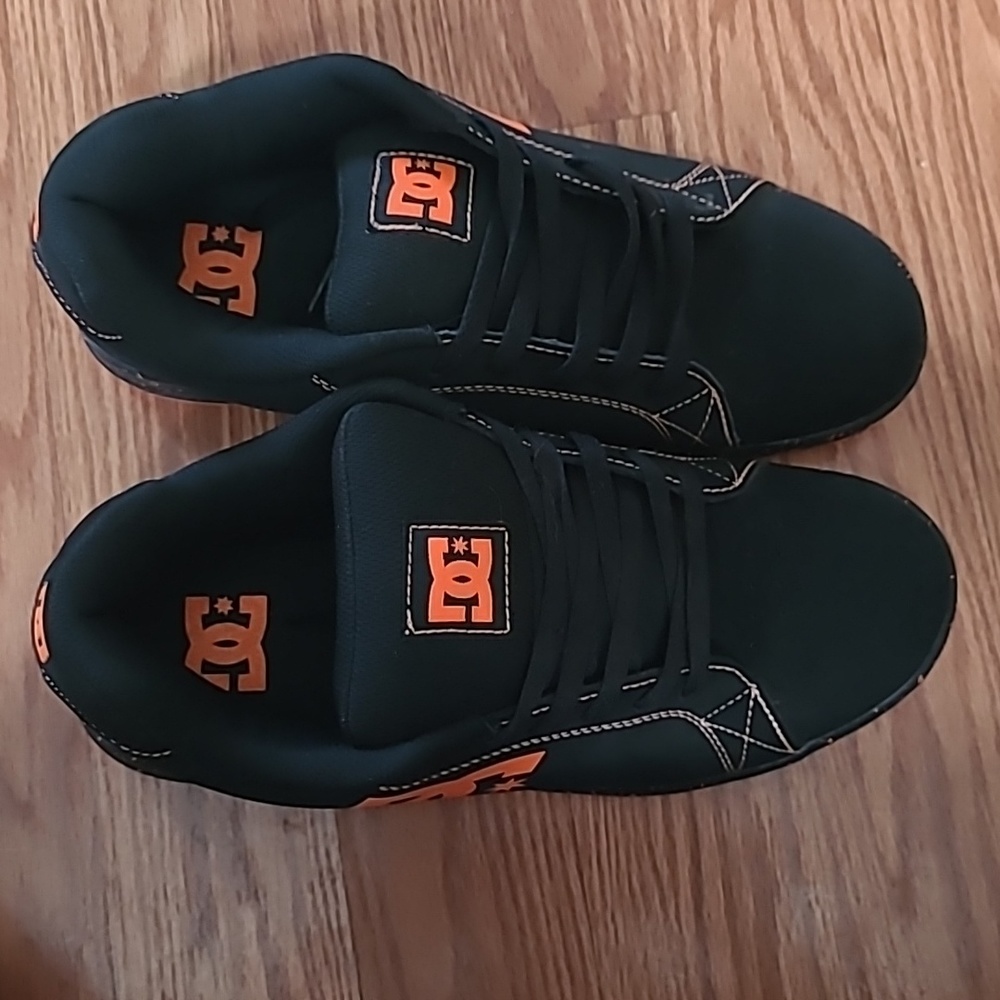 Skateboard sneakers new without tags,never been worn